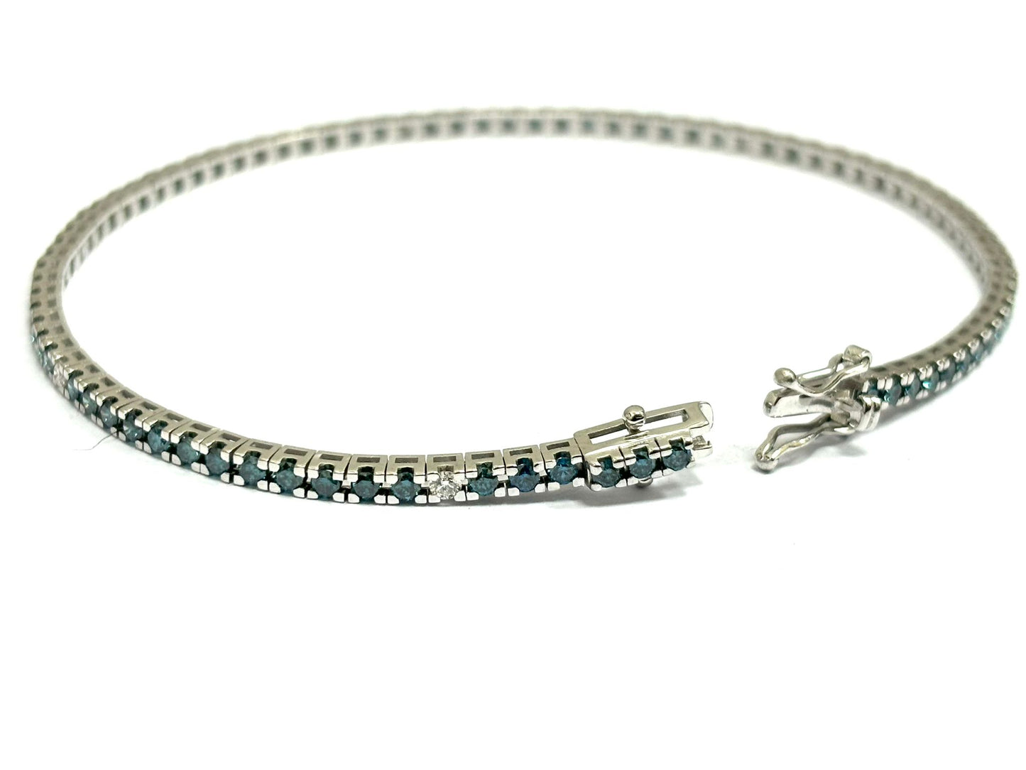 Bracciale tennis Diamanti blu 2,67 ct e Diamanti bianchi 0,22 ct in Oro Bianco 18 kt (750)