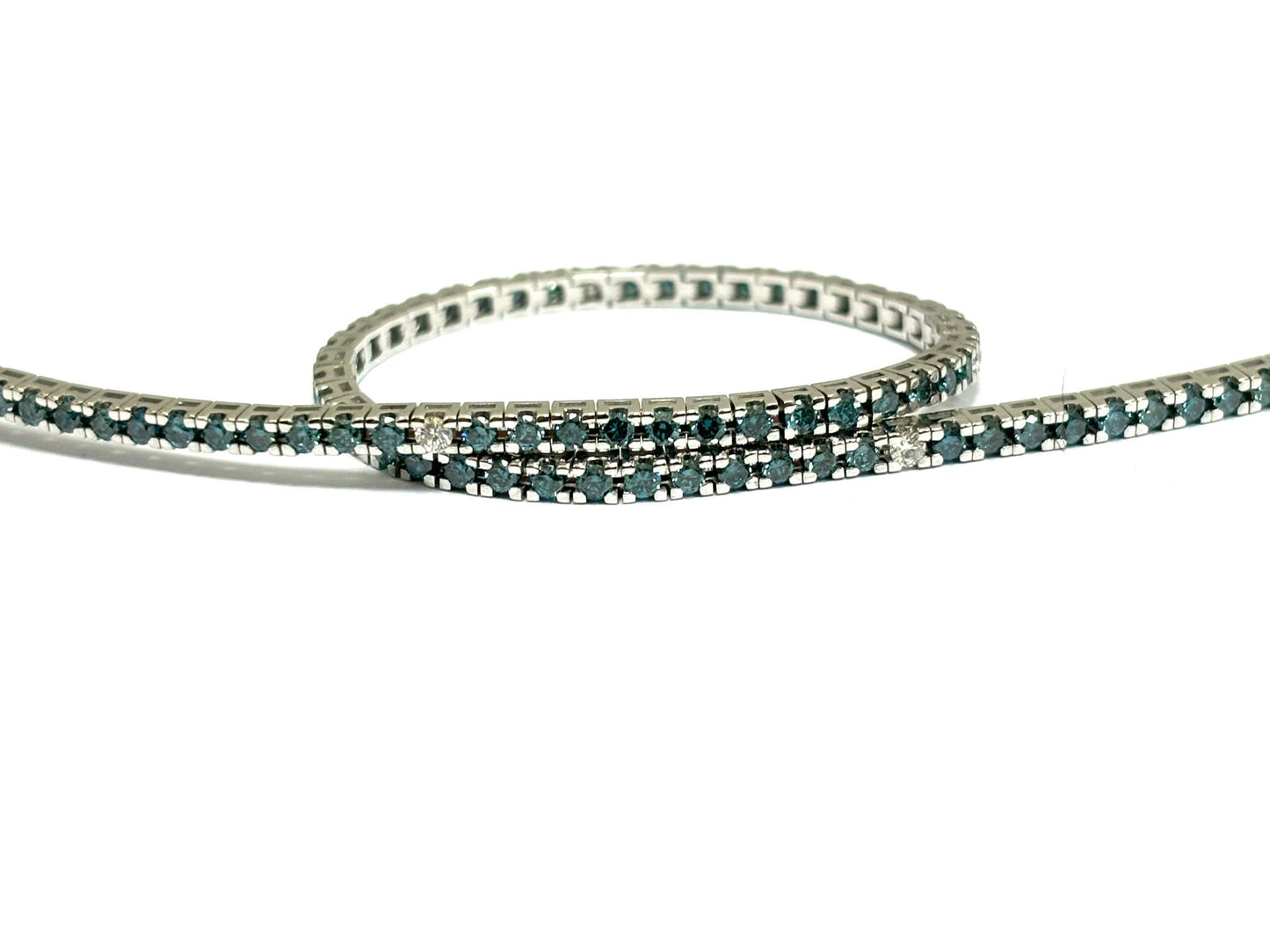 Bracciale tennis Diamanti blu 2,67 ct e Diamanti bianchi 0,22 ct in Oro Bianco 18 kt (750)