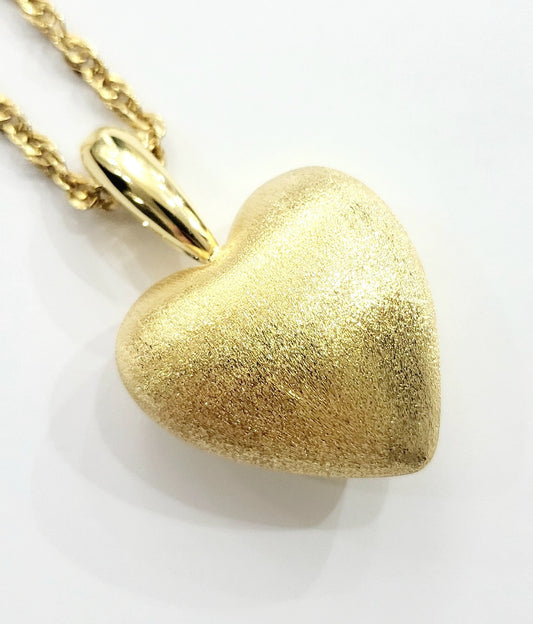 Collana  pendente cuore bombato satinato in Oro Giallo 18 kt -750