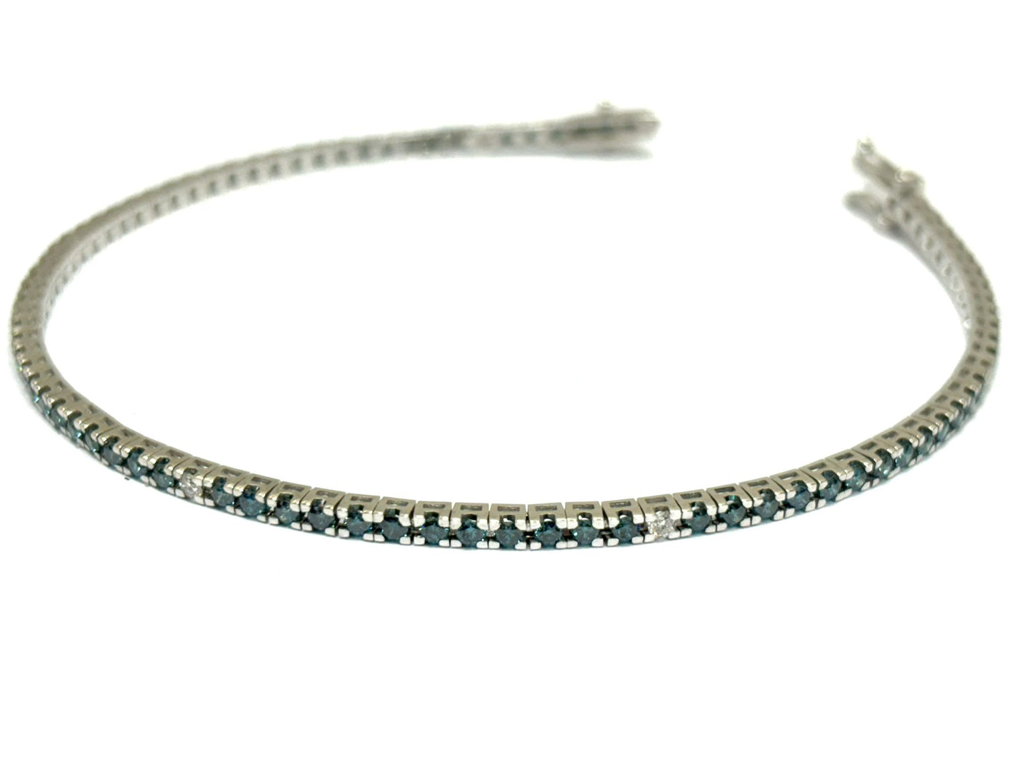 Bracciale tennis Diamanti blu 2,67 ct e Diamanti bianchi 0,22 ct in Oro Bianco 18 kt (750)