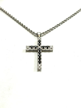 Collana e pendente croce Diamanti Neri 1,20 ct e Diamanti Bianchi 0,50 ct in Oro Bianco 18 Kt