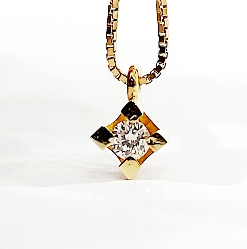 Collana pendente modello punto luce Oro Giallo 18kt-750  Diamante ct 0,10