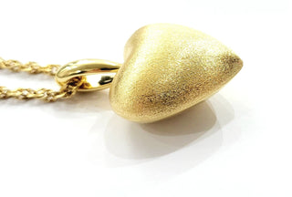 Collana  pendente cuore bombato satinato in Oro Giallo 18 kt -750