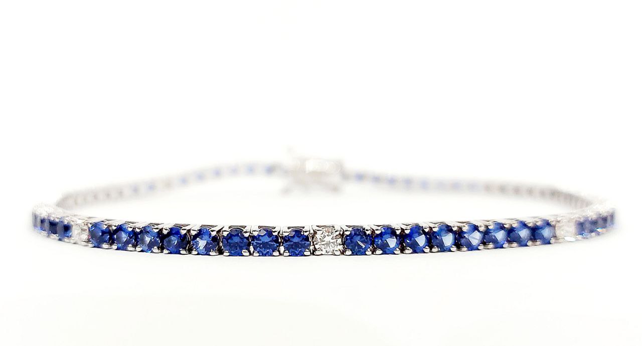 Bracciale Tennis Astralia in Oro Bianco con Zaffiri blu 8,55 ct e Diamanti bianchi 0,70 ct 18 kt (750)