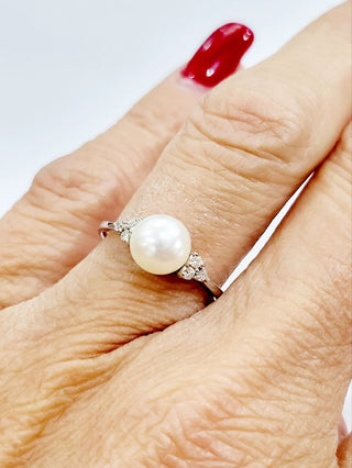 Anello con Diamanti ct 0,12 e Perla in Oro Bianco 18 kt (750)