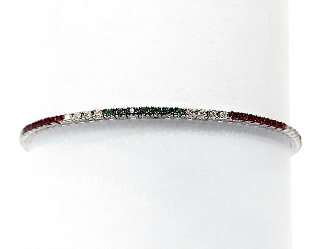 Bracciale Tennis "Italia" in Oro Bianco con Diamanti 0,60 ct, Smeraldi 0,60 ct e Rubini 0,60 ct 18 kt (750)