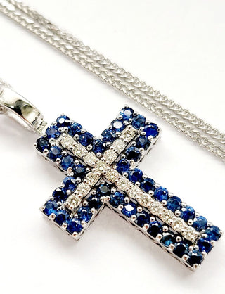 Collana  pendente Croce Oro Bianco 18kt -750 Diamanti naturali  ct 0,26 ct e Zaffiri blu ct 1,20