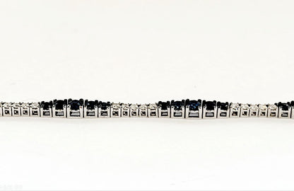 Bracciale tennis Zaffiri 2,10 ct e Diamanti 0,80 ct in Oro Bianco 18 kt (750)