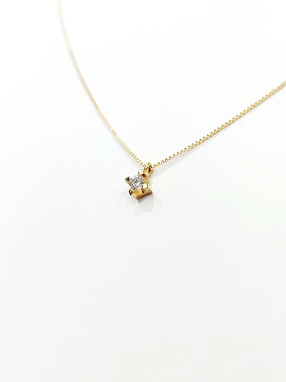 Collana con pendente punto luce con Diamante 0,07 ct in Oro Giallo 18 kt (750)