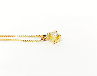 Collana con pendente punto luce con Diamante 0,07 ct in Oro Giallo 18 kt (750)