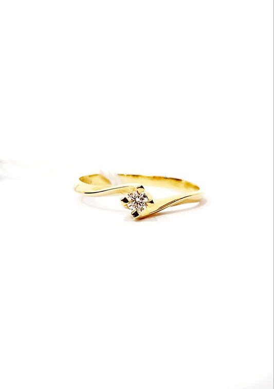 Anello Solitario Valentino in Oro giallo con Diamante 0,06 ct 18 kt (750)