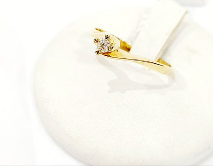 Anello solitario Oro Giallo con Diamante 0,10 ct 18 Kt (750)