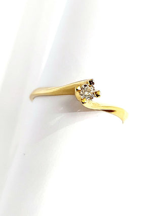 Anello Solitario Valentino in Oro Giallo con Diamante 0,20 ct 18 kt (750)