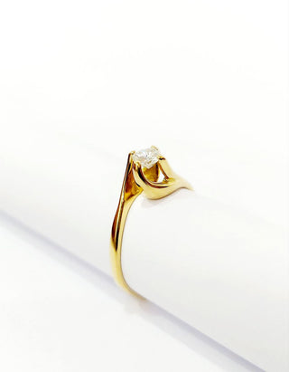 Anello Solitario Valentino in Oro Giallo con Diamante 0,30 ct 18 kt (750)