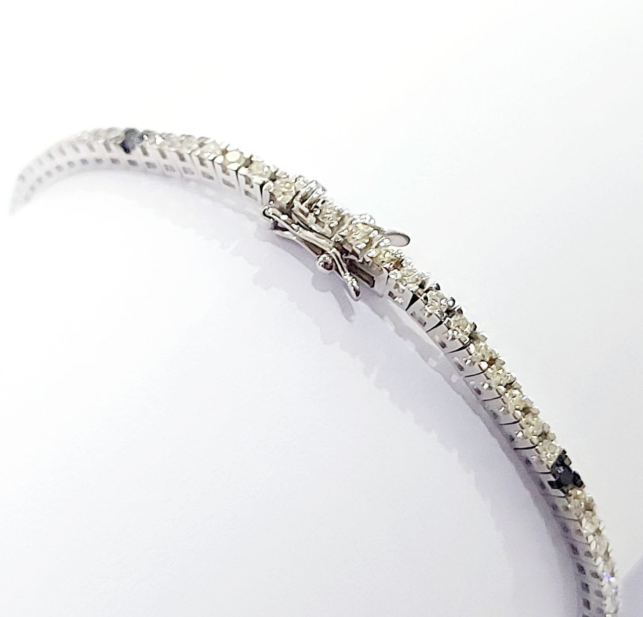 Bracciale tennis in Oro bianco 18kt -750 Diamanti bianchi ct 2,15 Diamanti Neri ct 0,27