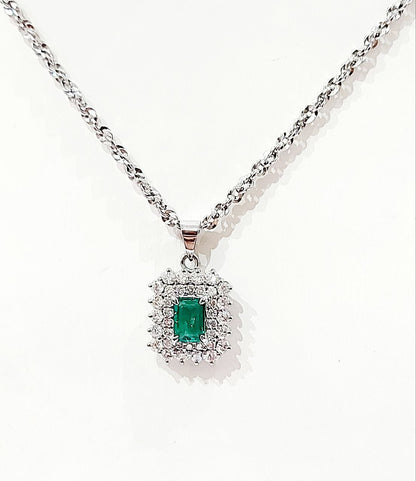 Collana con pendente con Smeraldo taglio Ottagonale ct 0,85 e Diamanti taglio brillante ct 1,45 Oro bianco 18kt-750 GEM-TECH