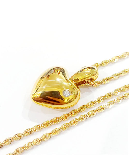 Collana  pendente cuore bombato lucido  in Oro Giallo 18 kt -750 con Diamante taglio brillante ct 0,06