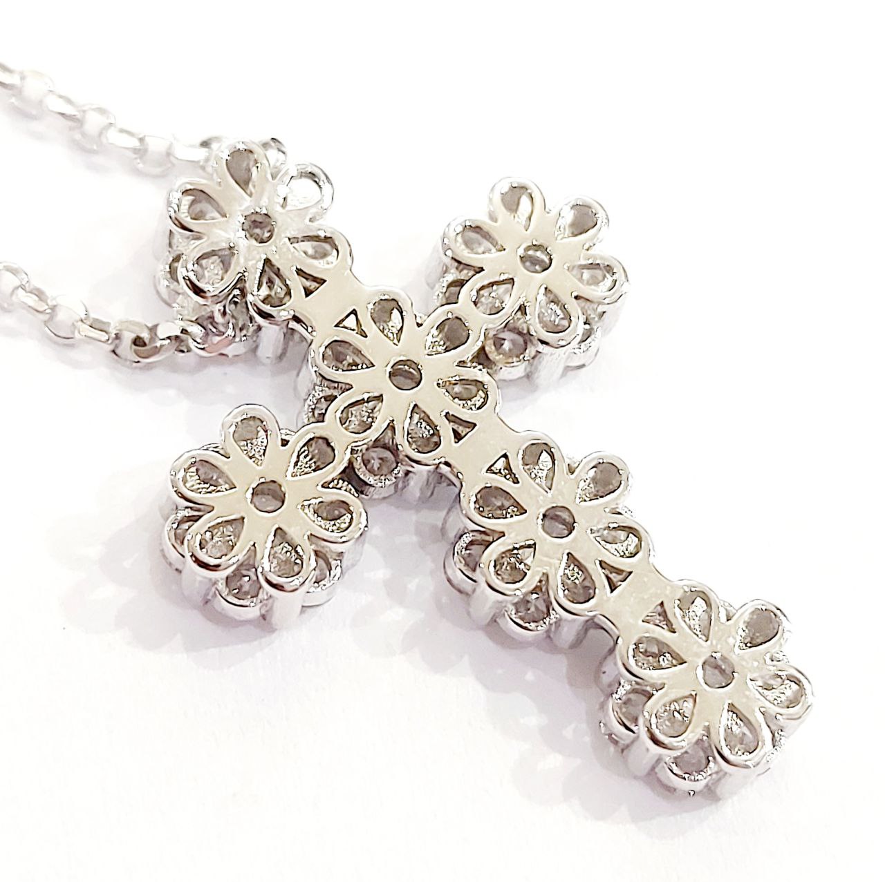 Collana con pendente Croce fiore Pave' in Oro Bianco 18kt-750 e Diamanti ct 1,60