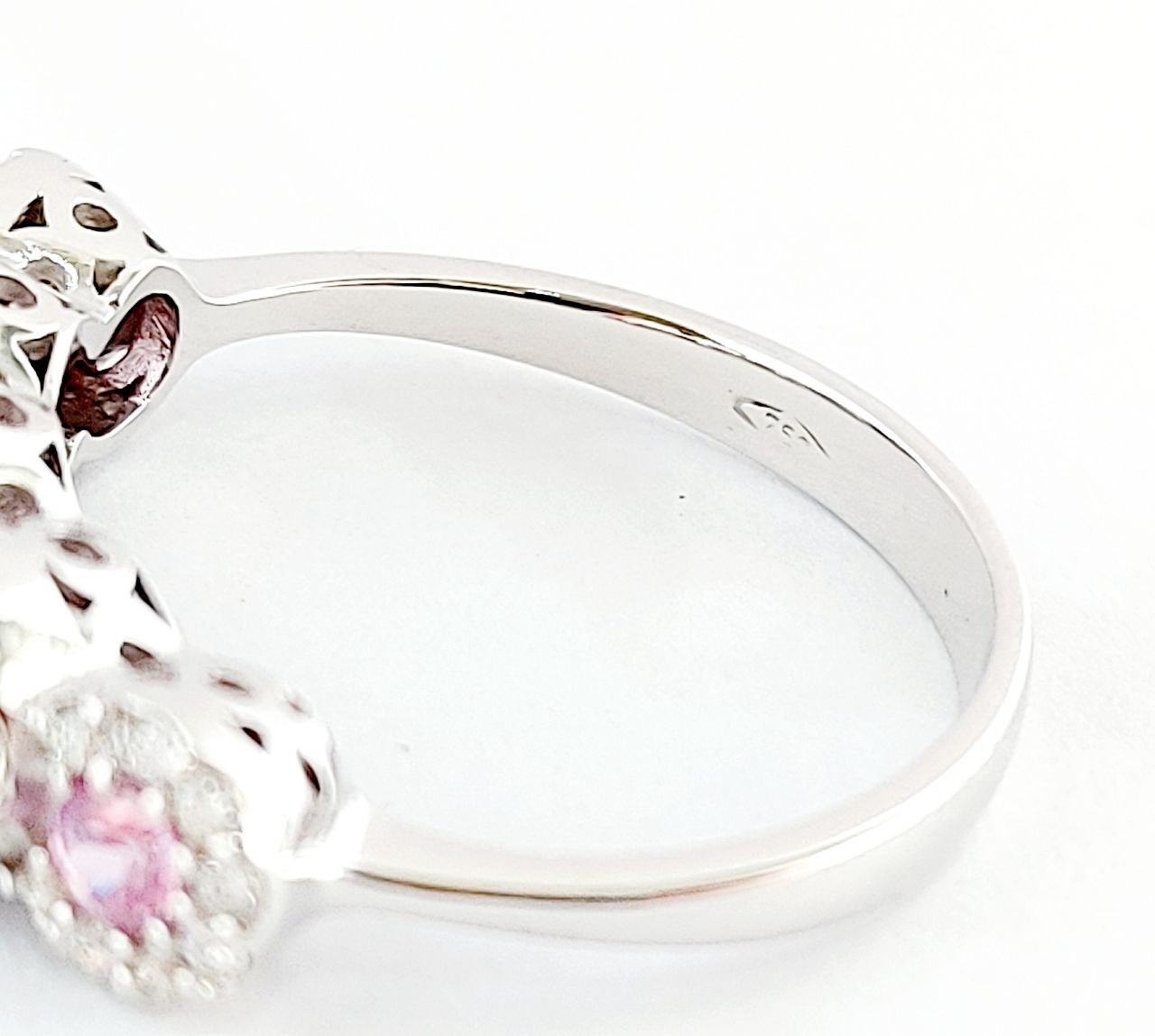 Anello modello magic  con Zaffiro Rosa ct 0,69  e Diamanti 0,40 ct in Oro Bianco 18 kt (750)