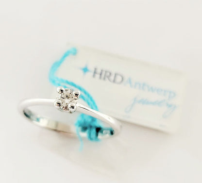 Anello solitario modello tiffany con Diamante ct 0,14 Oro Bianco certificata daHRD Antwerp