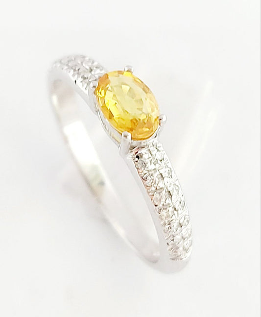 Anello Astralia in Oro Bianco con Zaffiro Giallo ovale ct 0,70 e Diamanti ct 0,30 18 kt (750)